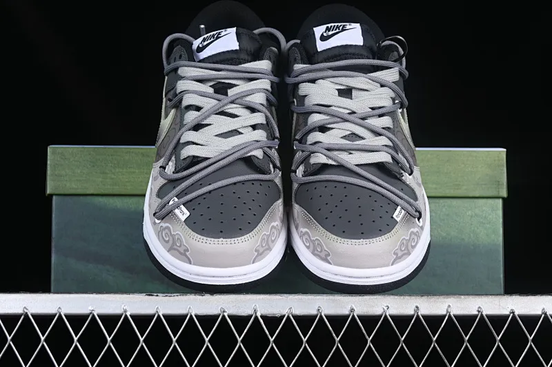 All categories Nk SB Dunk Series Nk SB Dunk Low Low-top sneakers Nk SB Dunk Low Lot "Tide" Panda Prank-Moon Tie Rope SB Dunk Series low-top casual sports skateboard shoes FD1232-001